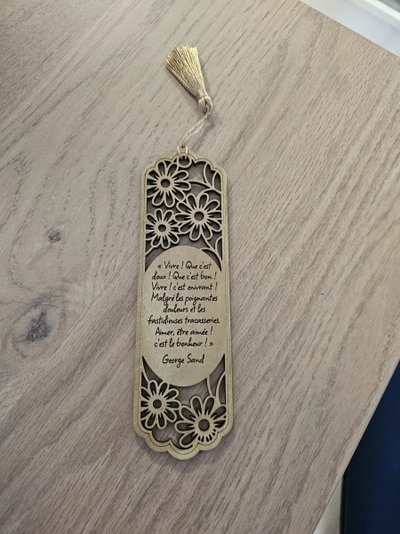 Marque page aux motifs fleuris